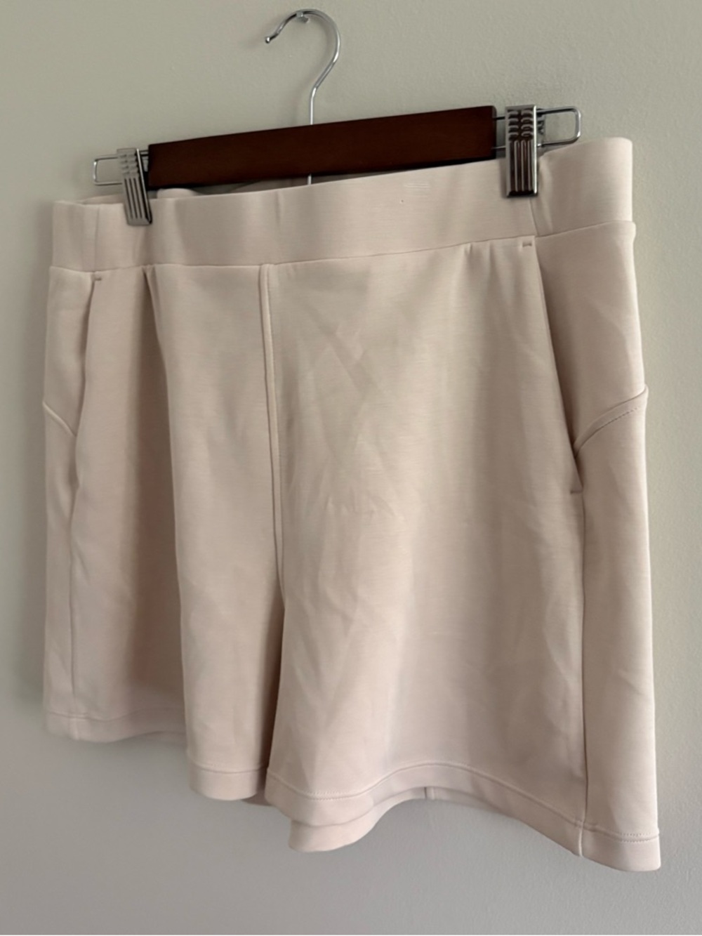 NWOT Ododos Women’s XL Beige Cream Modal Shorts Leisure Pockets Soft Luxury